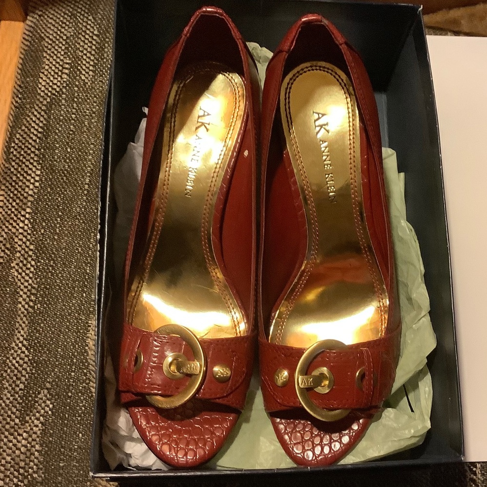 *3 for $20*  Anne Klein red sz 6.5